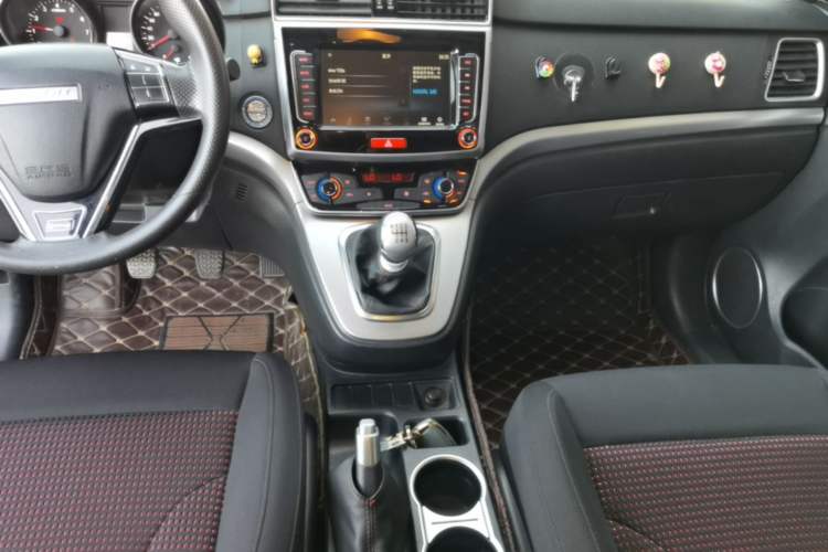 Used Haval M6 2019 1.5T Manual Two-Wheel Drive Urban Version China VI Standard Gear Lever