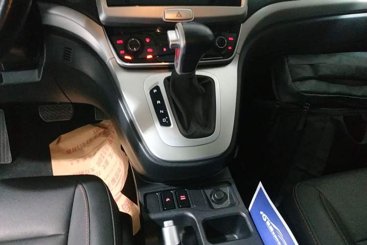 Used Haval M6 2019 1.5T DCT Two-Wheel Drive Value Edition China VI Standard Gear Lever