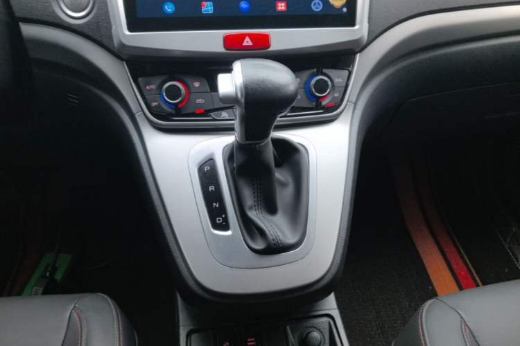 Used Haval M6 2019 1.5T DCT Two-Wheel Drive Elite Version China VI Standard Gear Lever