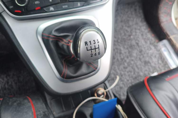 Used Haval M6 2019 1.5T Manual Two-Wheel Drive Elite Version China V Standard Gear Lever
