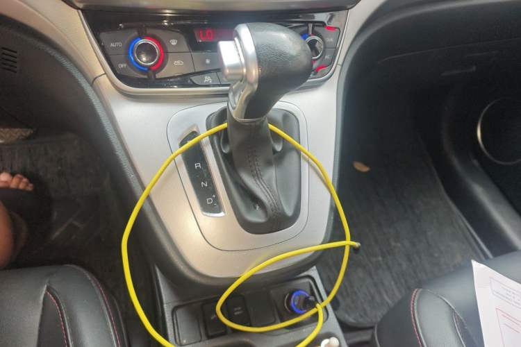 Used Haval M6 2019 1.5T DCT Two-Wheel Drive Elite Version China VI Standard Gear Lever