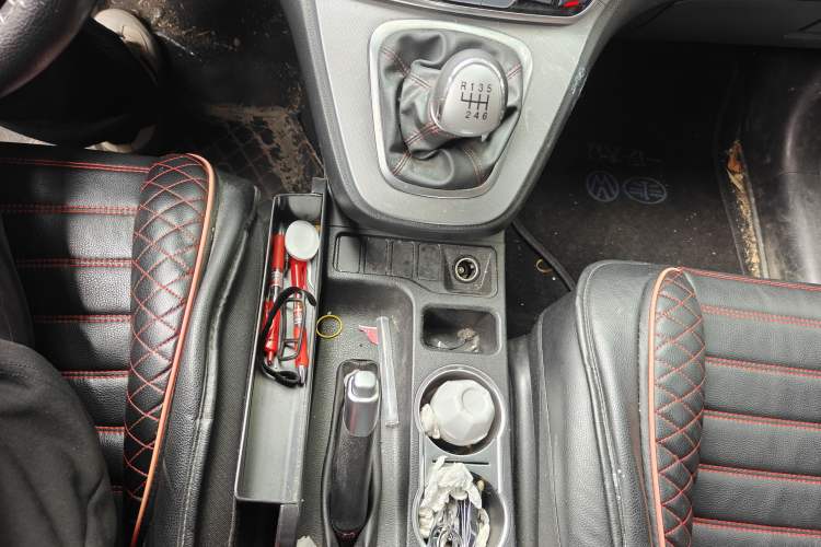 Used Haval M6 2019 1.5T Manual Two-Wheel Drive Urban Version China VI Standard Gear Lever