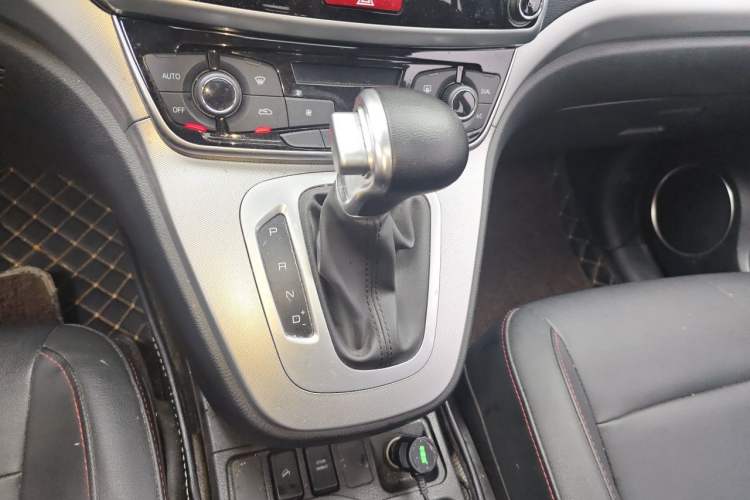 Used Haval M6 2019 1.5T DCT Two-Wheel Drive Elite Version China V Standard Gear Lever