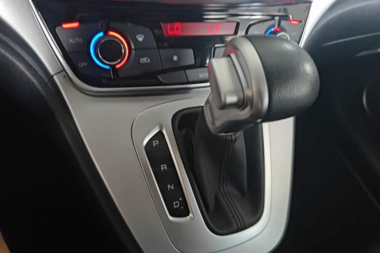 Used Haval M6 2019 1.5T DCT Two-Wheel Drive Value Edition China VI Standard Gear Lever