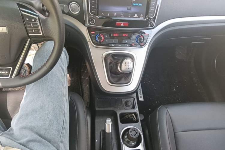 Used Haval M6 2019 1.5T Manual Two-Wheel Drive Elite Version China VI Standard Gear Lever