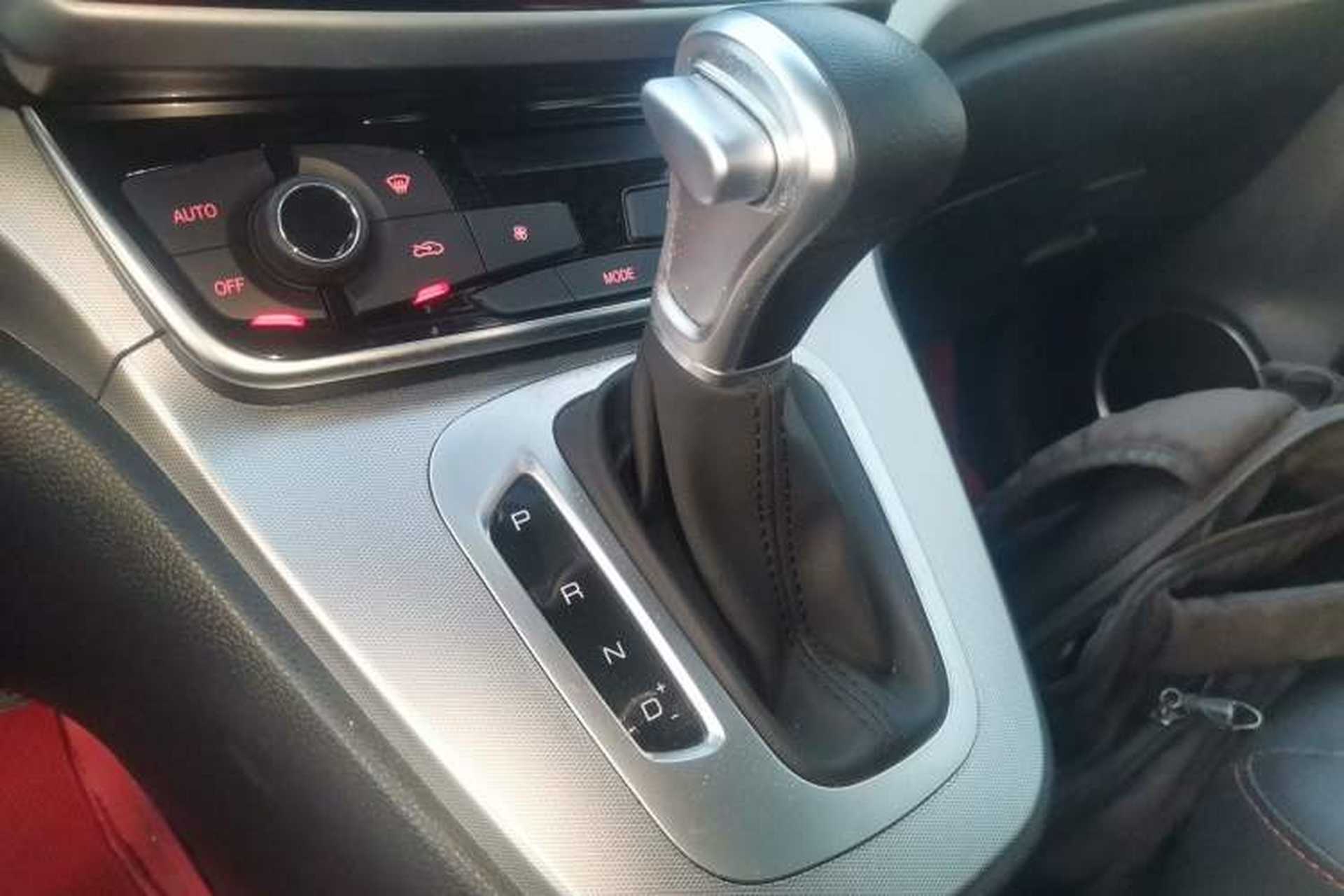 Used Haval M6 2019 1.5T DCT Two-Wheel Drive Elite Version China VI Standard Gear Lever