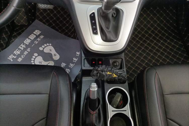 Used Haval M6 2019 1.5T DCT Two-Wheel Drive Elite Version China VI Standard Gear Lever