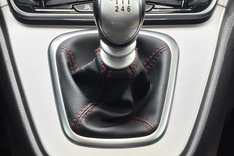 Used Haval M6 2019 1.5T Manual Two-Wheel Drive Elite Version China V Standard Gear Lever