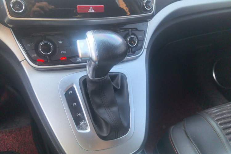 Used Haval M6 2019 1.5T DCT Two-Wheel Drive Elite Version China VI Standard Gear Lever