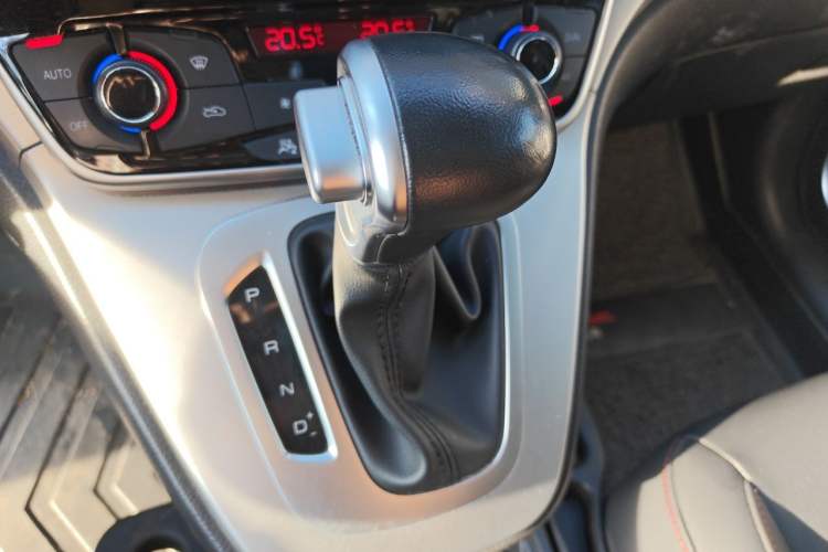 Used Haval M6 2019 1.5T DCT Two-Wheel Drive Value Edition China VI Standard Gear Lever