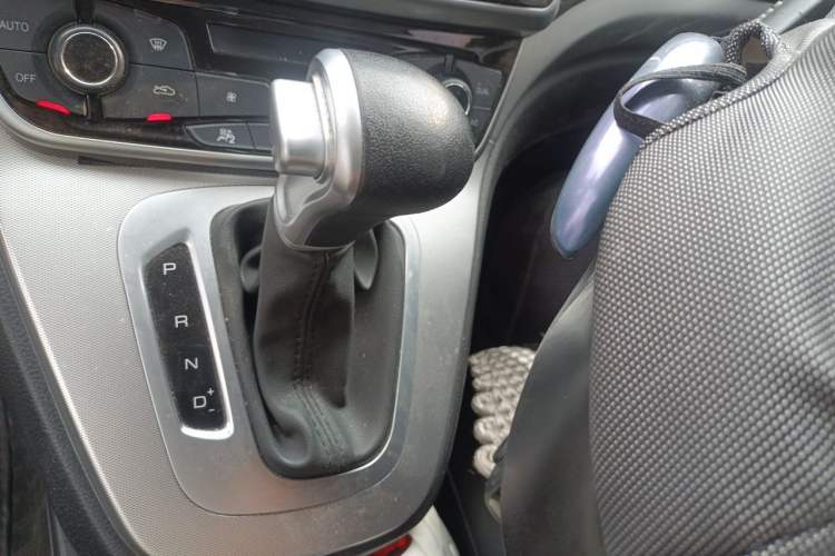 Used Haval M6 2019 1.5T DCT Two-Wheel Drive Value Edition China VI Standard Gear Lever