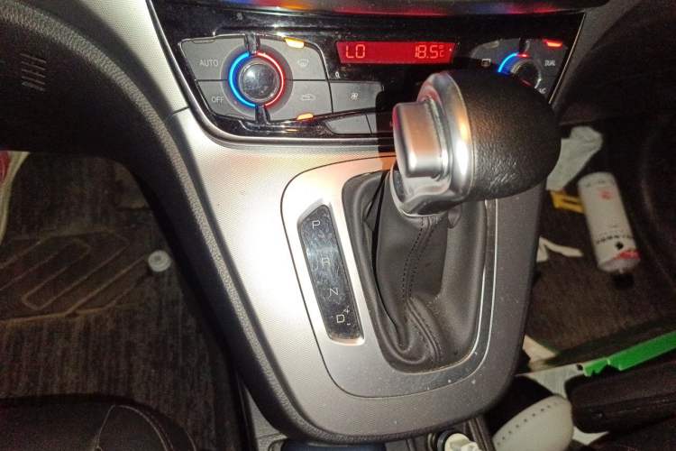 Used Haval M6 2019 1.5T DCT Two-Wheel Drive Value Edition China VI Standard Gear Lever