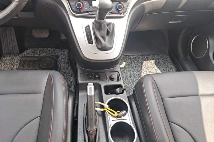 Used Haval M6 2019 1.5T DCT Two-Wheel Drive Value Edition China VI Standard Gear Lever