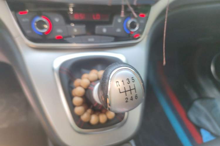 Used Haval M6 2019 1.5T Manual Two-Wheel Drive Elite Version China VI Standard Gear Lever