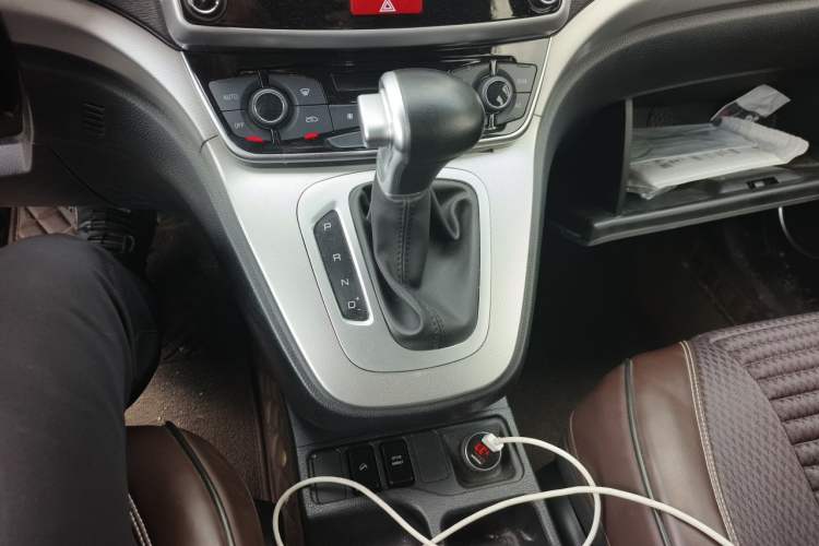 Used Haval M6 2019 1.5T DCT Two-Wheel Drive Elite Version China VI Standard Gear Lever