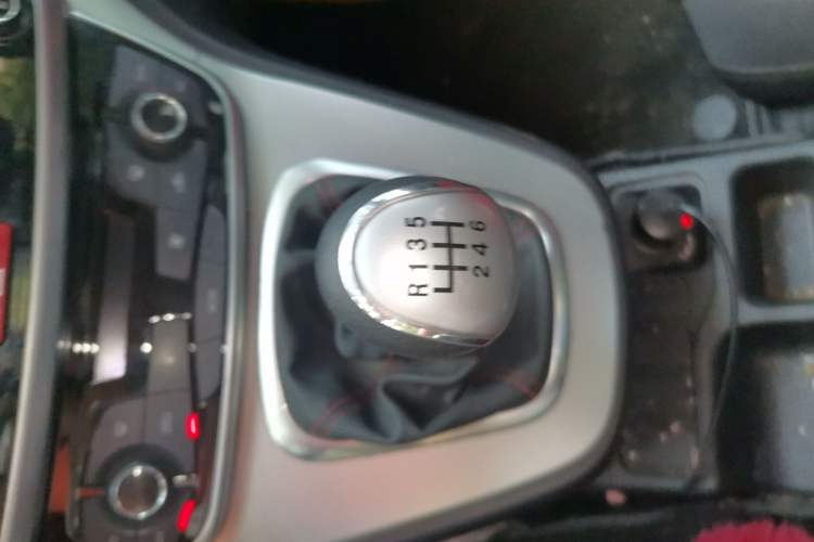 Used Haval M6 2019 1.5T Manual Two-Wheel Drive Urban Version China V Standard Gear Lever