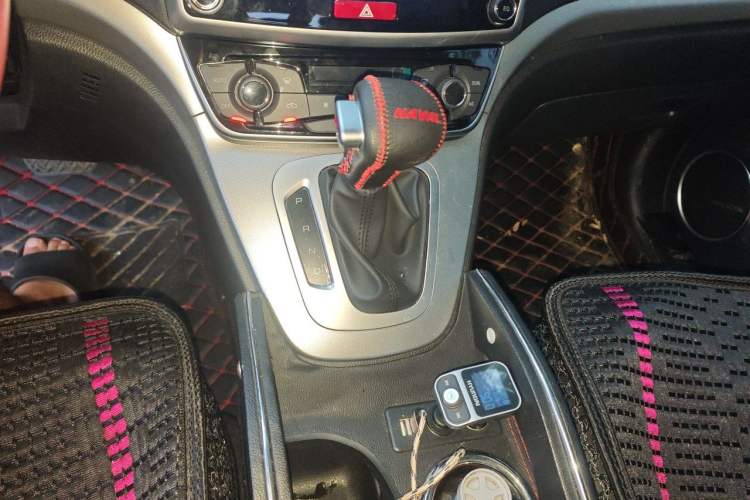 Used Haval M6 2019 1.5T DCT Two-Wheel Drive Elite Version China VI Standard Gear Lever