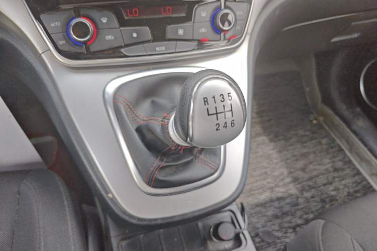 Used Haval M6 2019 1.5T Manual Two-Wheel Drive Urban Version China VI Standard Gear Lever