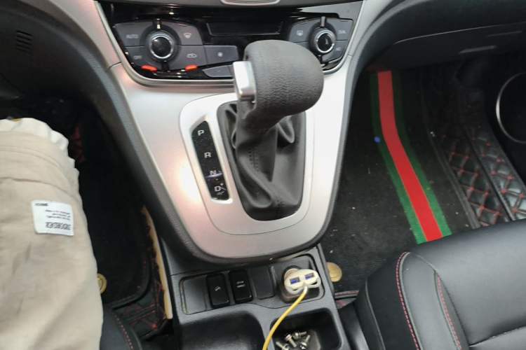 Used Haval M6 2019 1.5T DCT Two-Wheel Drive Elite Version China VI Standard Gear Lever