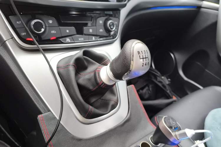 Used Haval M6 2019 1.5T Manual Two-Wheel Drive Elite Version China V Standard Gear Lever