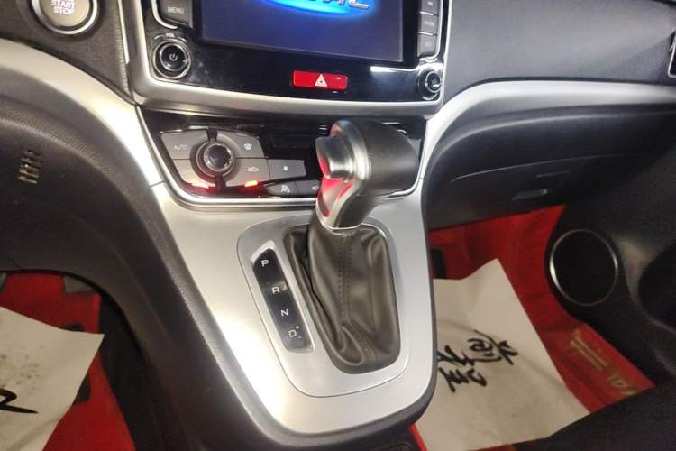 Used Haval M6 2019 1.5T DCT Two-Wheel Drive Value Edition China VI Standard Gear Lever