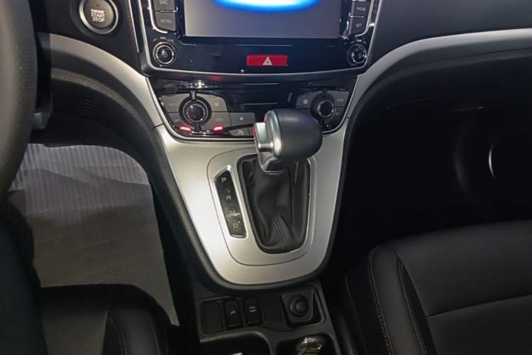 Used Haval M6 2019 1.5T DCT Two-Wheel Drive Elite Version China VI Standard Gear Lever