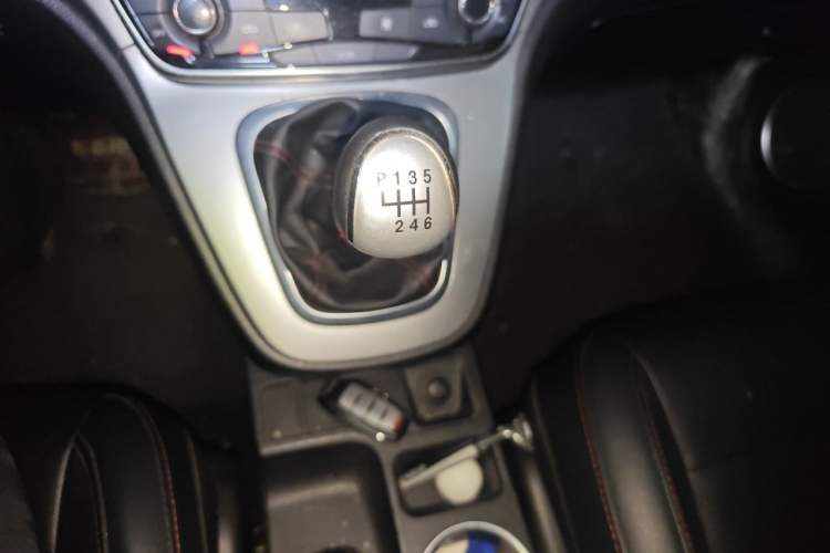 Used Haval M6 2019 1.5T Manual Two-Wheel Drive Elite Version China VI Standard Gear Lever