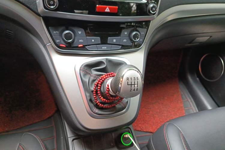 Used Haval M6 2019 1.5T Manual Two-Wheel Drive Elite Version China VI Standard Gear Lever