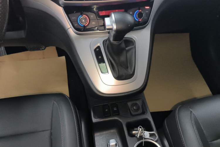 Used Haval M6 2019 1.5T DCT Two-Wheel Drive Value Edition China VI Standard Gear Lever