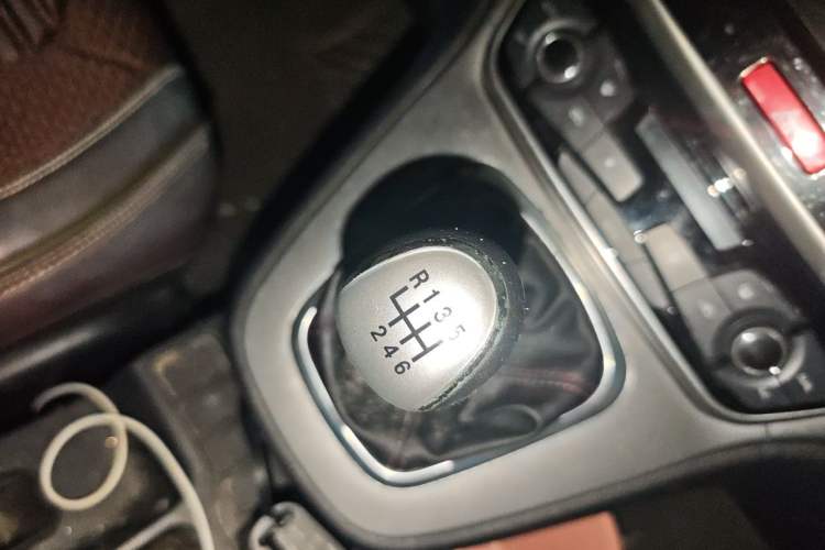 Used Haval M6 2019 1.5T Manual Two-Wheel Drive Elite Version China V Standard Gear Lever