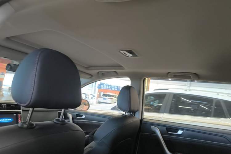 Used Haval M6 2019 1.5T DCT Two-Wheel Drive Value Edition China VI Standard Headliner