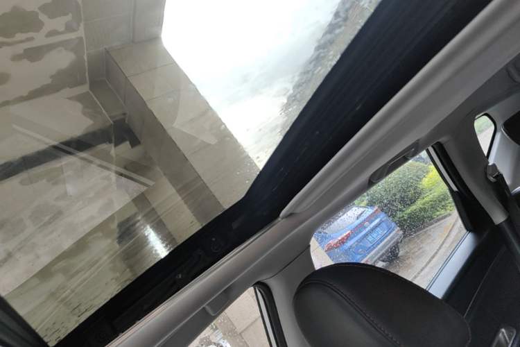 Used Haval M6 2019 1.5T DCT Two-Wheel Drive Value Edition China VI Standard Headliner