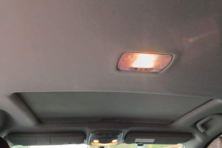 Used Haval M6 2019 1.5T DCT Two-Wheel Drive Value Edition China VI Standard Headliner