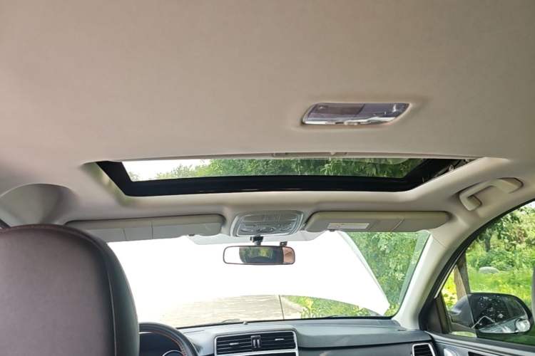 Used Haval M6 2019 1.5T DCT Two-Wheel Drive Value Edition China VI Standard Headliner