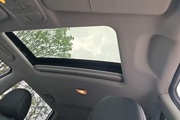 Used Haval M6 2019 1.5T DCT Two-Wheel Drive Value Edition China VI Standard Headliner