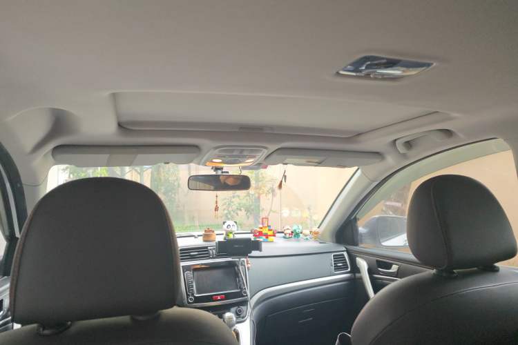 Used Haval M6 2019 1.5T Manual Two-Wheel Drive Elite Version China VI Standard Headliner