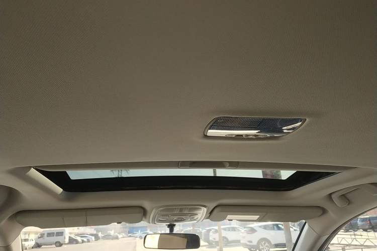 Used Haval M6 2019 1.5T DCT Two-Wheel Drive Value Edition China VI Standard Headliner