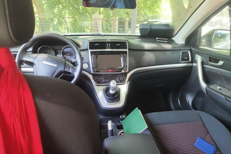 Used Haval M6 2019 1.5T Manual Two-Wheel Drive Urban Version China VI Standard Headliner