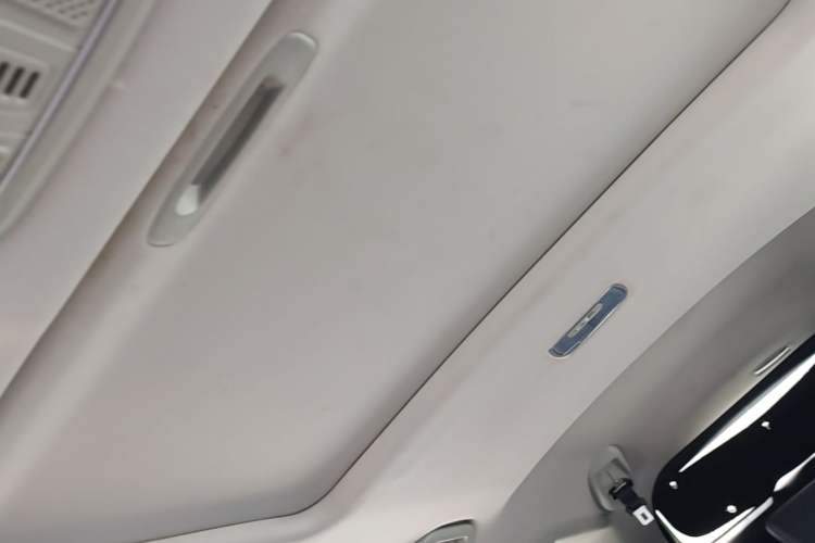 Used Haval M6 2019 1.5T DCT Two-Wheel Drive Value Edition China VI Standard Headliner