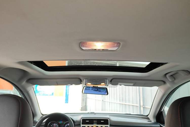 Used Haval M6 2019 1.5T DCT Two-Wheel Drive Elite Version China VI Standard Headliner