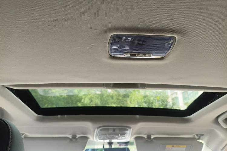 Used Haval M6 2019 1.5T DCT Two-Wheel Drive Value Edition China VI Standard Headliner