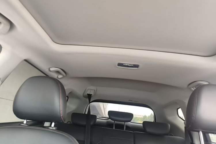 Used Haval M6 2019 1.5T DCT Two-Wheel Drive Value Edition China VI Standard Headliner