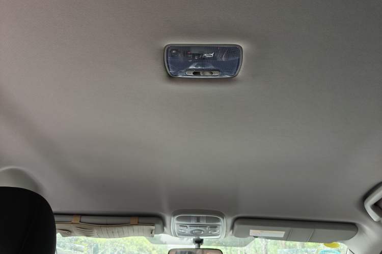 Used Haval M6 2019 1.5T Manual Two-Wheel Drive Urban Version China VI Standard Headliner