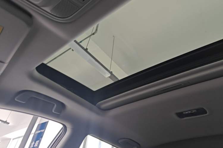 Used Haval M6 2019 1.5T DCT Two-Wheel Drive Value Edition China VI Standard Headliner