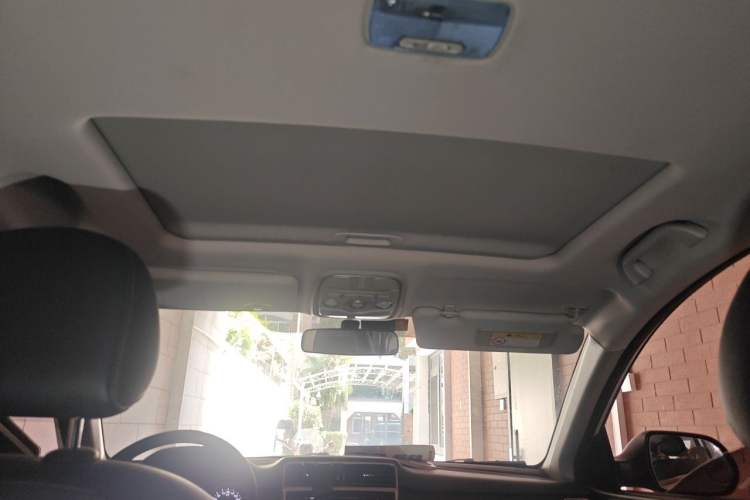 Used Haval M6 2019 1.5T DCT Two-Wheel Drive Value Edition China VI Standard Headliner
