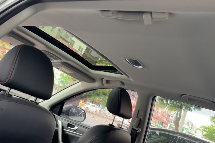 Used Haval M6 2019 1.5T Manual Two-Wheel Drive Elite Version China VI Standard Headliner