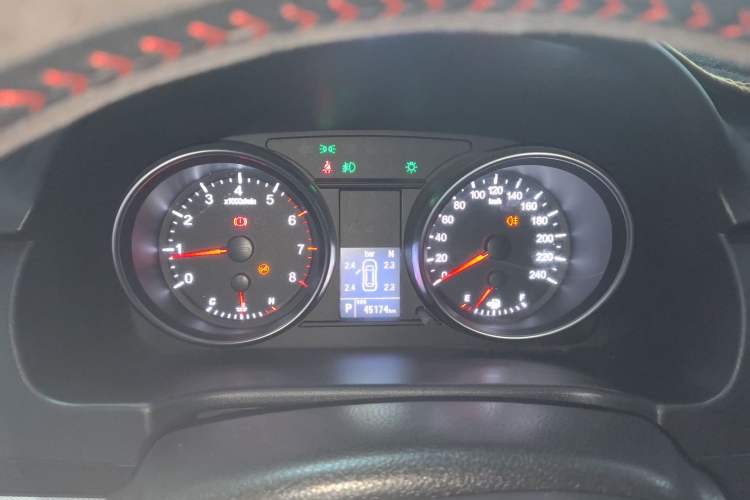 Used Haval M6 2019 1.5T DCT Two-Wheel Drive Elite Version China VI Standard Instrument Cluster