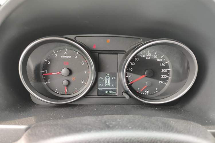 Used Haval M6 2019 1.5T Manual Two-Wheel Drive Urban Version China VI Standard Instrument Cluster