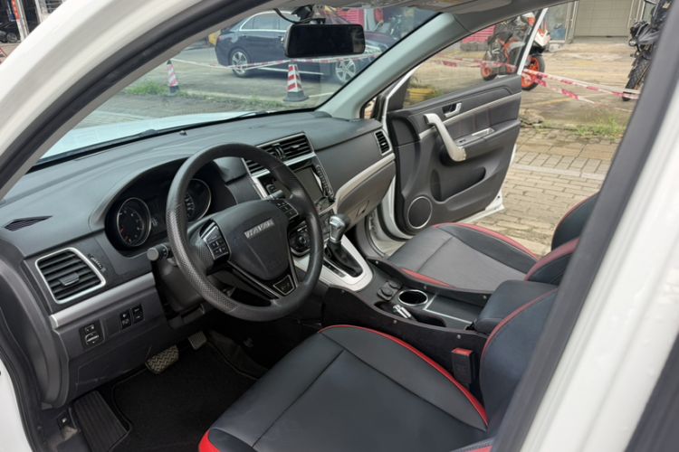 Used Haval M6 2019 1.5T DCT Two-Wheel Drive Urban Version China VI Standard Interior 1