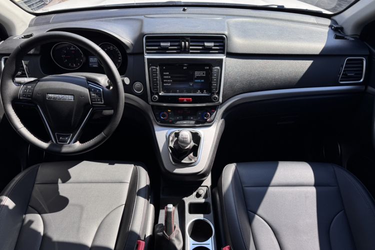 Used Haval M6 2019 1.5T Manual Two-Wheel Drive Elite Version China VI Standard Interior 1